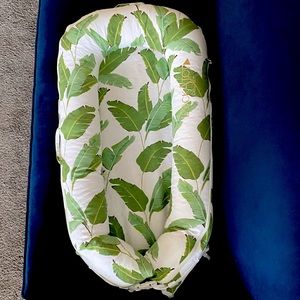 Like new, RARE banana leaf Dock-A-Tot comes in original packing/travel carrier